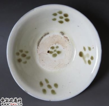 北宋白釉点彩茶盏 北宋白釉点彩茶盏
