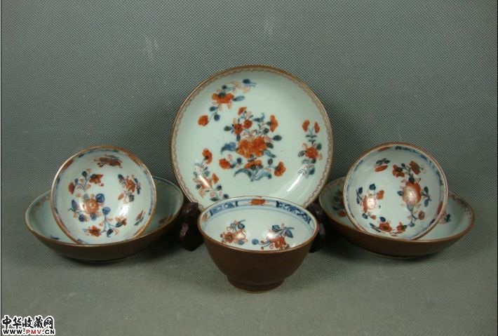 清紫金釉青花矾红花卉纹杯碟三套 清紫金釉青花矾红花卉纹杯碟三套