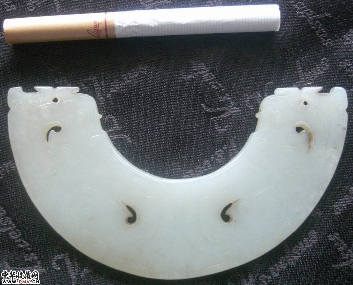 和田玉雕魑龙玉璜（已出让）