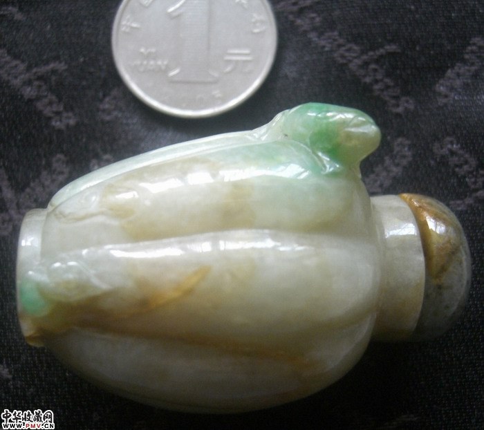 翡翠金蝉福运瓜棱鼻烟壶