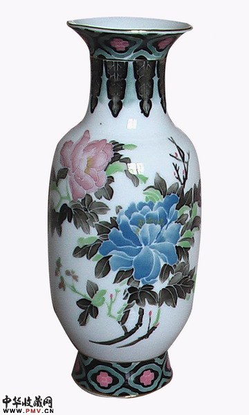 红色官窑花卉花瓶，永胜制造