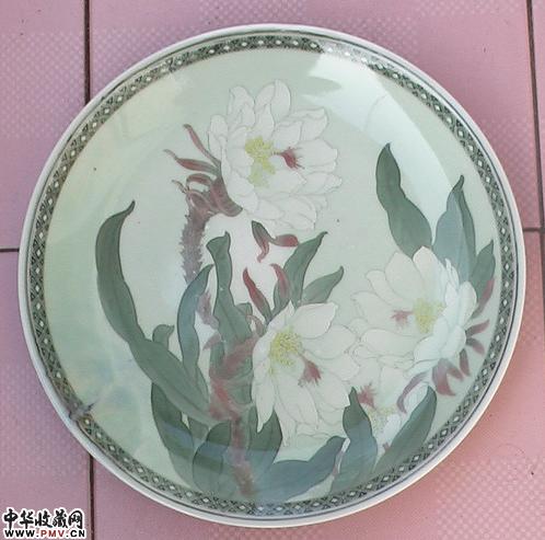 釉下五彩黄底昙花挂盘，张继云老师作品，33CM，醴陵群力艺术瓷，人民大会堂陈设艺术瓷