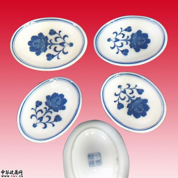 釉下蓝牡丹9.3CM（长）碟托，毛瓷，底印“中国醴陵”，七十年代洪江泥制，手感温润