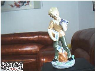 釉下彩外国人物雕像，书童像，高22CM，醴陵文革出口瓷