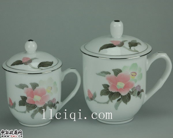 山花烂漫情侣对杯,红山茶情侣杯，手绘釉下五彩红山茶情侣杯，手绘釉下五彩，高档办公杯