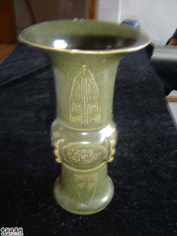 清乾隆茶叶沫釉出戟尊