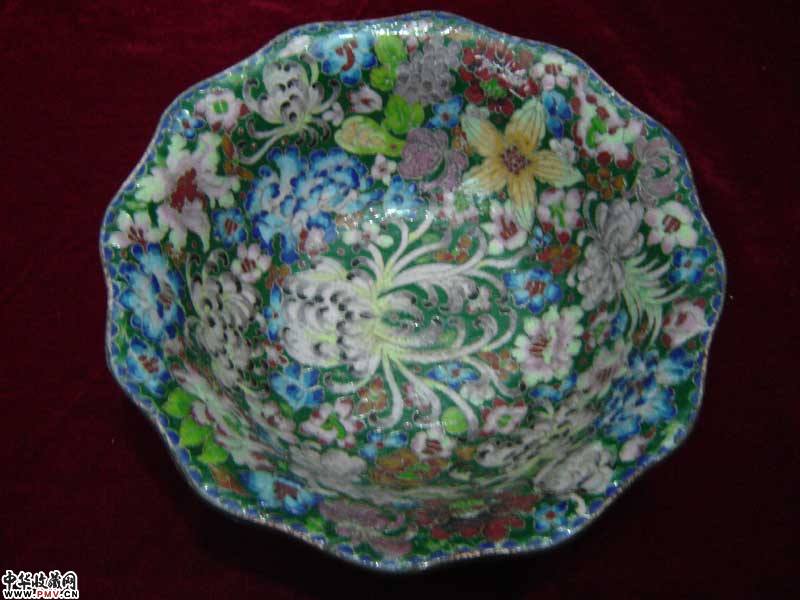 明代铜胎珐琅彩葵口碗