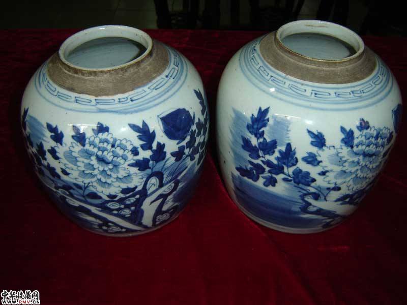清中期青花牡丹洞石罐一对