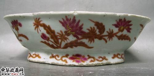 保真 粉彩花卉纹海棠形碗