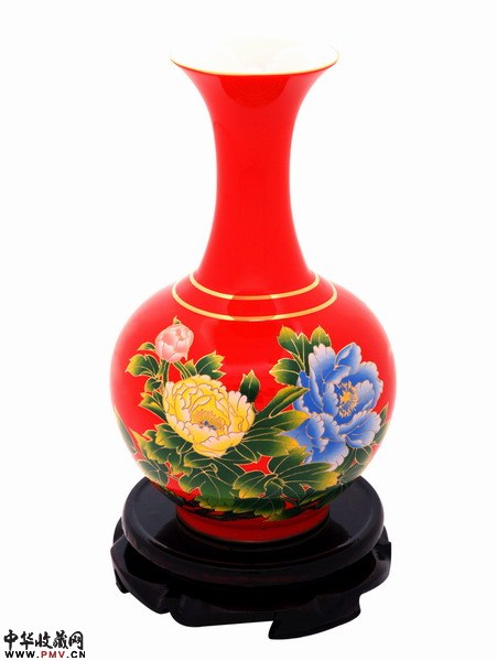 牡丹小赏瓶，规格：25*16，等级：一级，中国红瓷彩绘花瓶