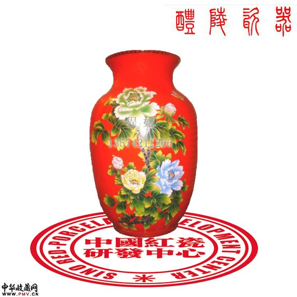 中国红瓷彩绘冬瓜瓶 花面：花开富贵