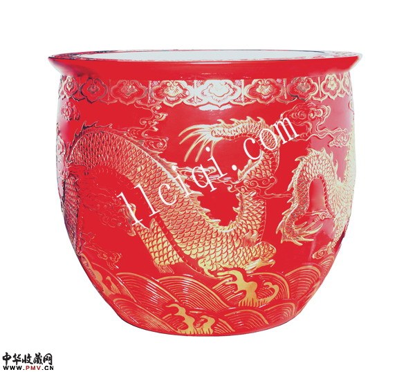 中国红瓷浮雕金龙缸，