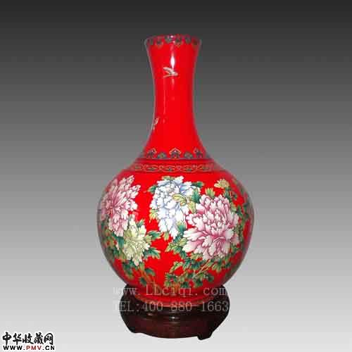 中国红瓷中非瓶花开富贵，手绘中国红瓷花瓶，高档礼品中国红瓷瓶
