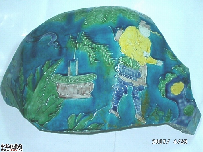 明景德镇官窑素三彩孔雀蓝地法花大瓷片 已售