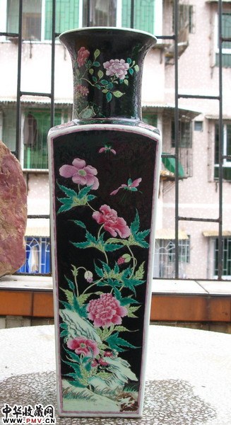 清*墨地五彩大方瓶(已交流)