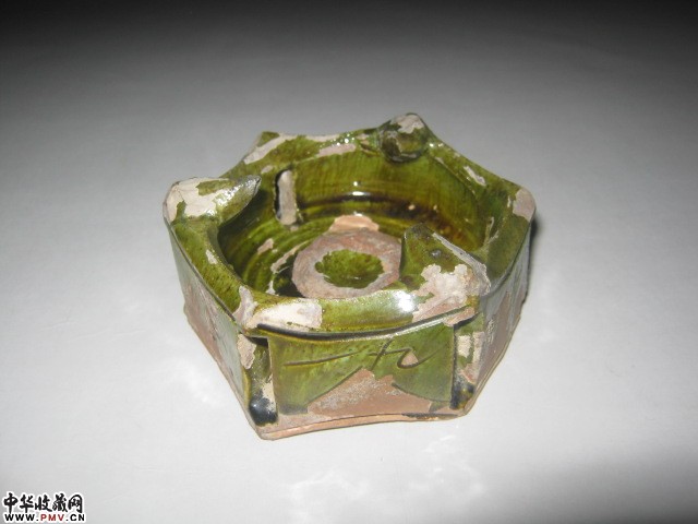 文革绿釉物体座 六方面带铭文