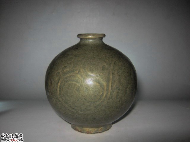 缠枝牡丹纹盘口尊   已售