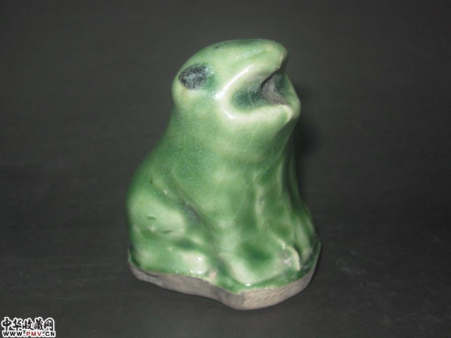 龙泉窑梅子青青蛙水注  已售