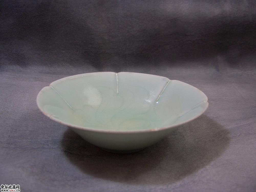 宋朝影青釉划花花口小盘