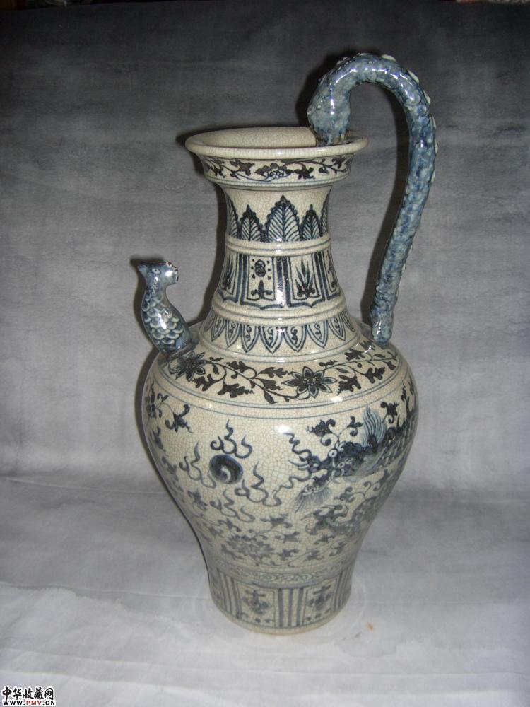 青花鸡首龙纹瓶