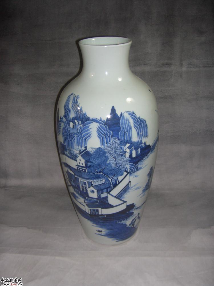 青花山水村庄纹观音瓶