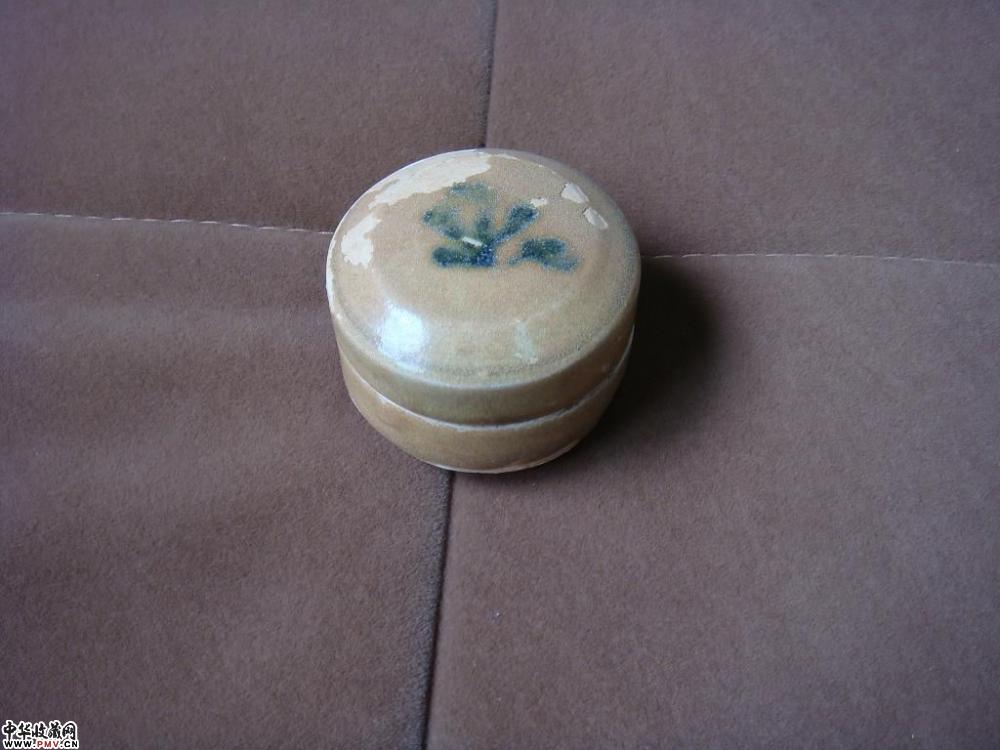 唐长沙窑绿彩粉盒