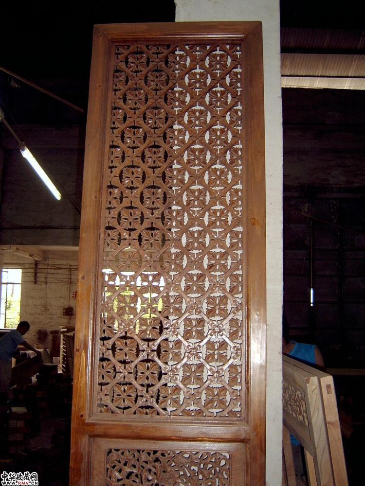 榉木通雕花纹木门