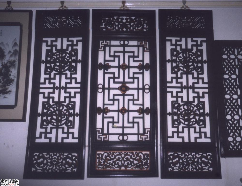 酸枝镶伯樟木通雕挂屏3件套