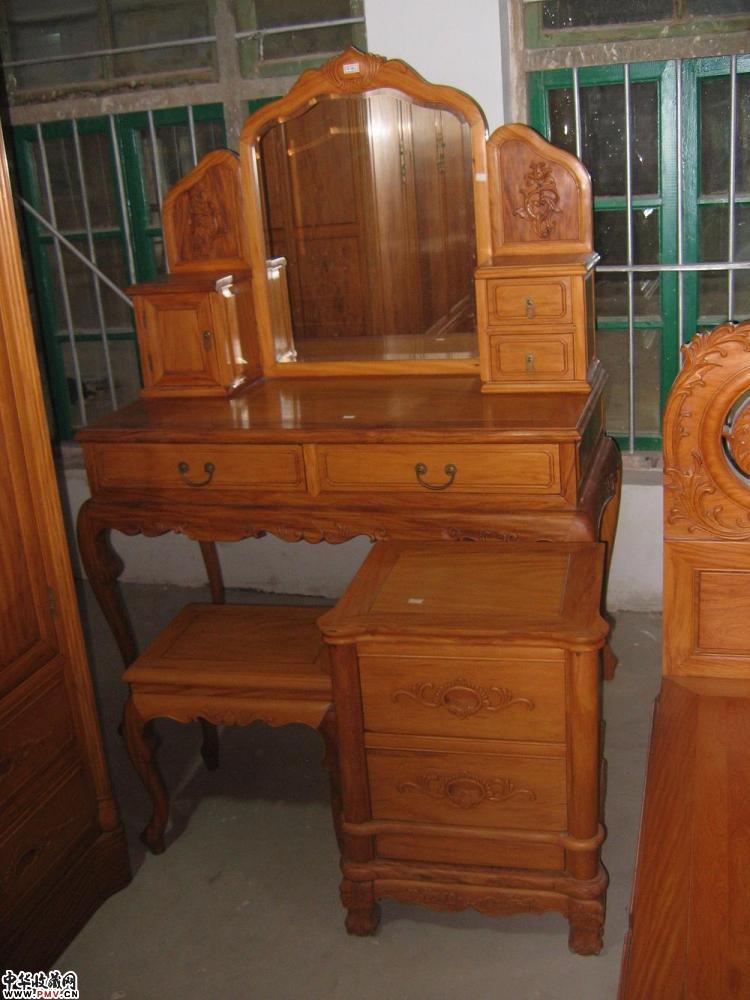 黄檀梳装台