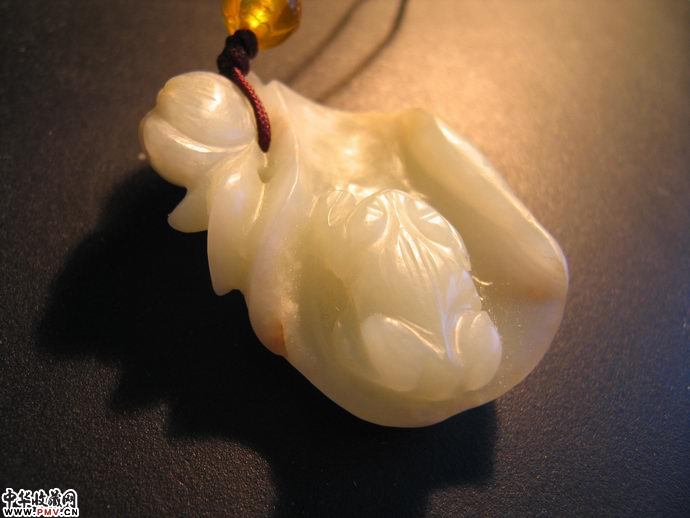 (清)很开门的白玉带红皮连生贵子佩