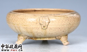 宋代 洪州窑蝴蝶耳兽首三足炉 宋代 洪州窑蝴蝶耳兽首三足炉