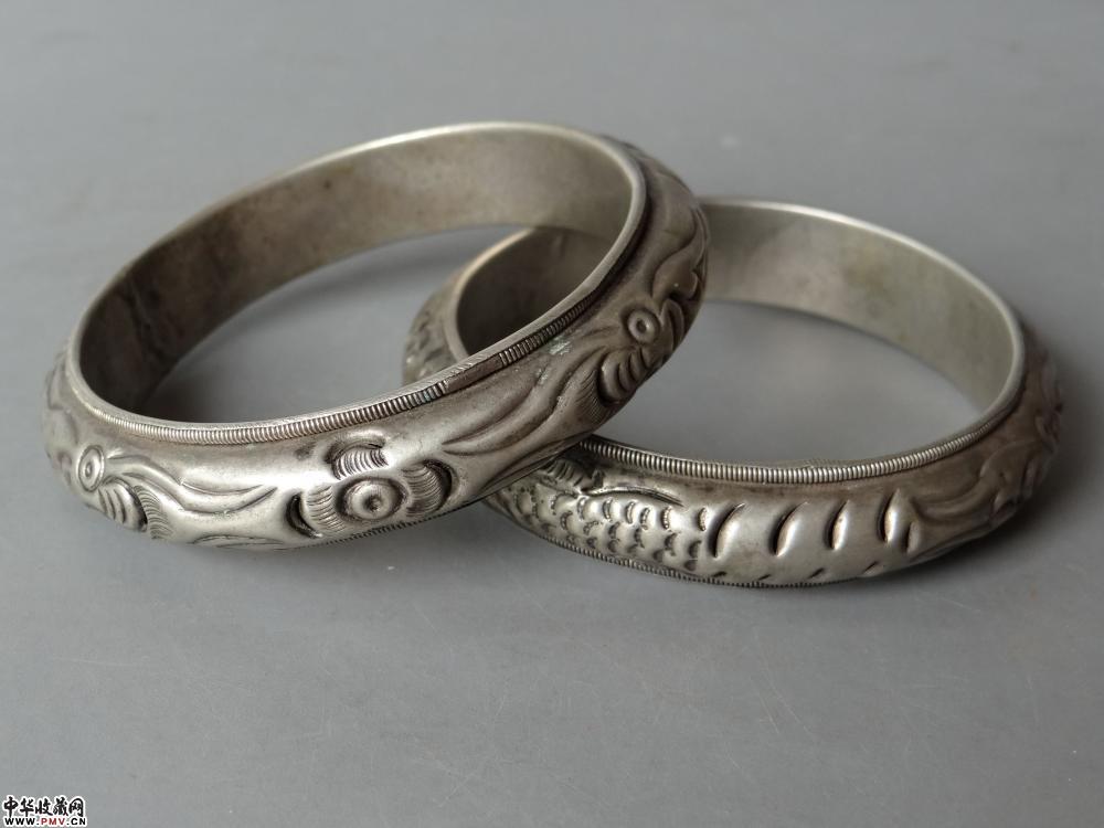 晚清 银制双龙戏珠手镯 (—对)  已售