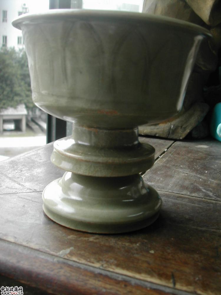 北宋晚期龙泉窑杯式炉
