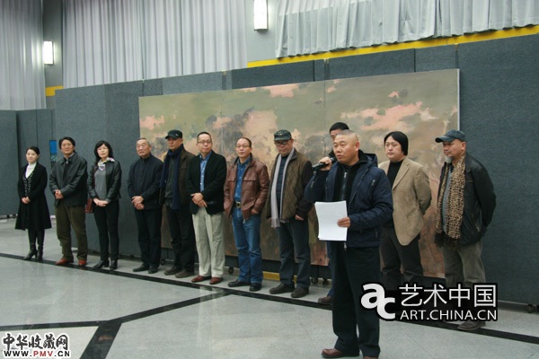 展览开幕式由中国人民大学艺术学院绘画系主任王克举主持