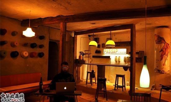 图片: “照顾计划―特雷尼亚克艺术计划空间”子计划之三,Bar Passap改造。(图片提供:豪华朗机工) 图片: “照顾计划―特雷尼亚克艺术计划空间”子计划之三,Bar Passap改造。(图片提供:豪华朗机工)