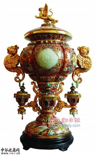 展出了张同禄从上世纪七十年代以来各个时期的八十件代表作品,这也是迄今为止景泰蓝在广州最高水平的展示。