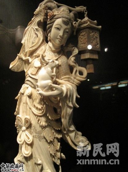 牙雕展作品。新民网记者胡彦� 南京东路558号回传。