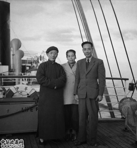 1948-11 华中轮　郭沫若、许广平与侯外庐 海上