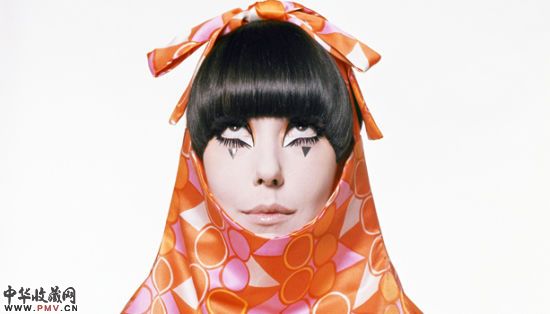 身穿Rudi Gernreich 设计的Peggy Moffitt，1966