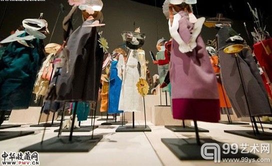 《医生和摄影师》展览中展出的作品《玩偶日历》