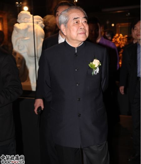 画家范曾参观展览