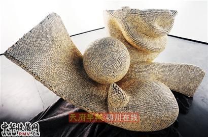 托尼・克拉格的雕塑作品。