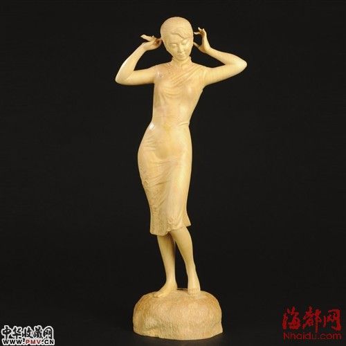 佘向群《理妆》水黄杨木45.5cm×19.5cm×10.7cm