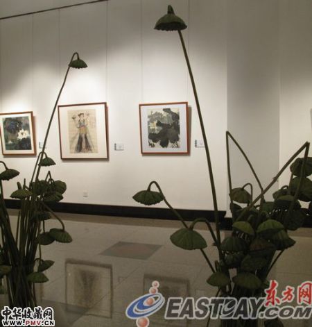 荷花、莲蓬与国画相得益彰。