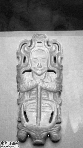 红山文化时期的玉人兽神像。李韵 摄