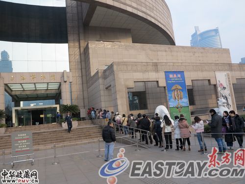 不到9点,上博门口已经排起了长队