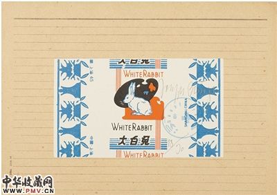 1972年卡塞尔文献展时，博伊斯发现兔子形象包裹的糖。“兔子”和“糖”都是他作品中的典型符号，因此就做了“兔子糖”系列。图为1979年用大白兔奶糖糖纸做成的“中国兔子糖”。