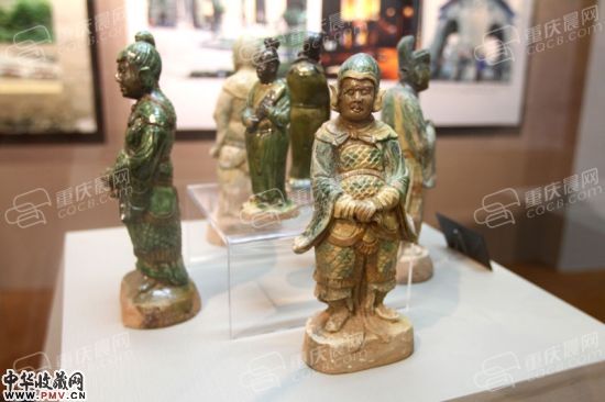 三彩人物俑 重庆晨报记者 苑铁力 许灰毅 摄