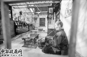 老东北的真实写照―养活孩子吊起来