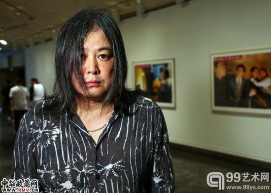中国艺术家杨福东在加利福尼亚州伯克利博物馆他的电影展上。